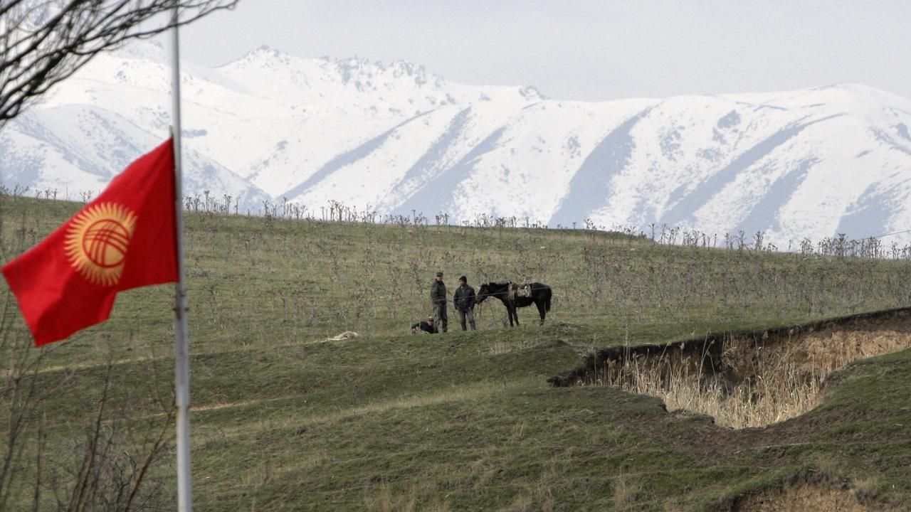 Türk devletlerinin bayraklarındaki 'gizli' mesajlar! O mesaja çok şaşıracaksınız... 13