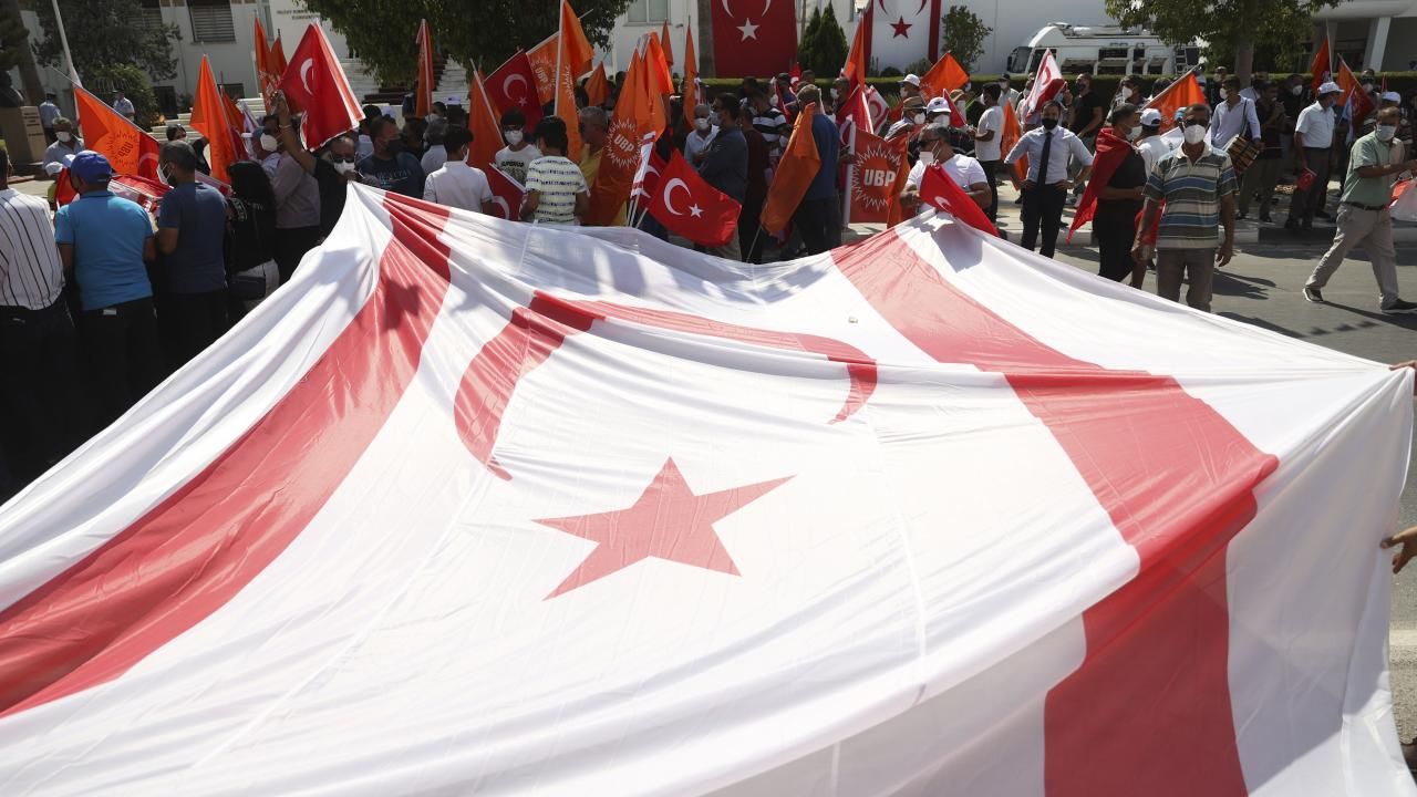 Türk devletlerinin bayraklarındaki 'gizli' mesajlar! O mesaja çok şaşıracaksınız... 15