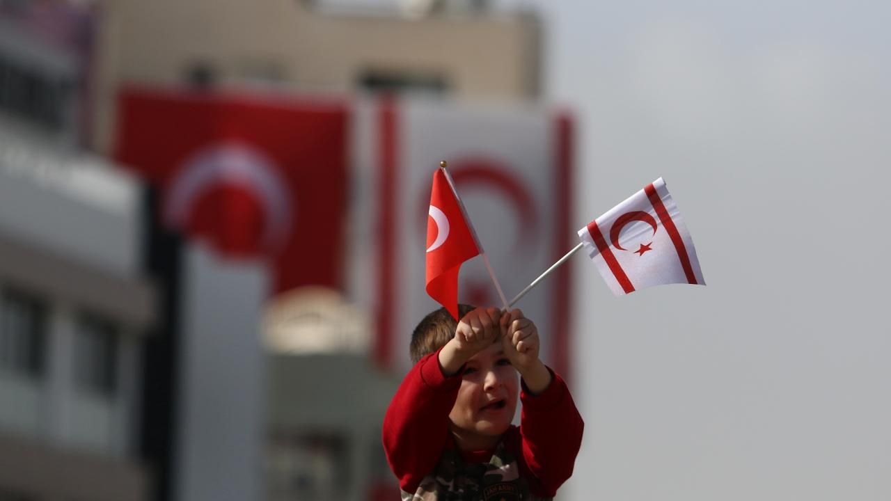 Türk devletlerinin bayraklarındaki 'gizli' mesajlar! O mesaja çok şaşıracaksınız... 16