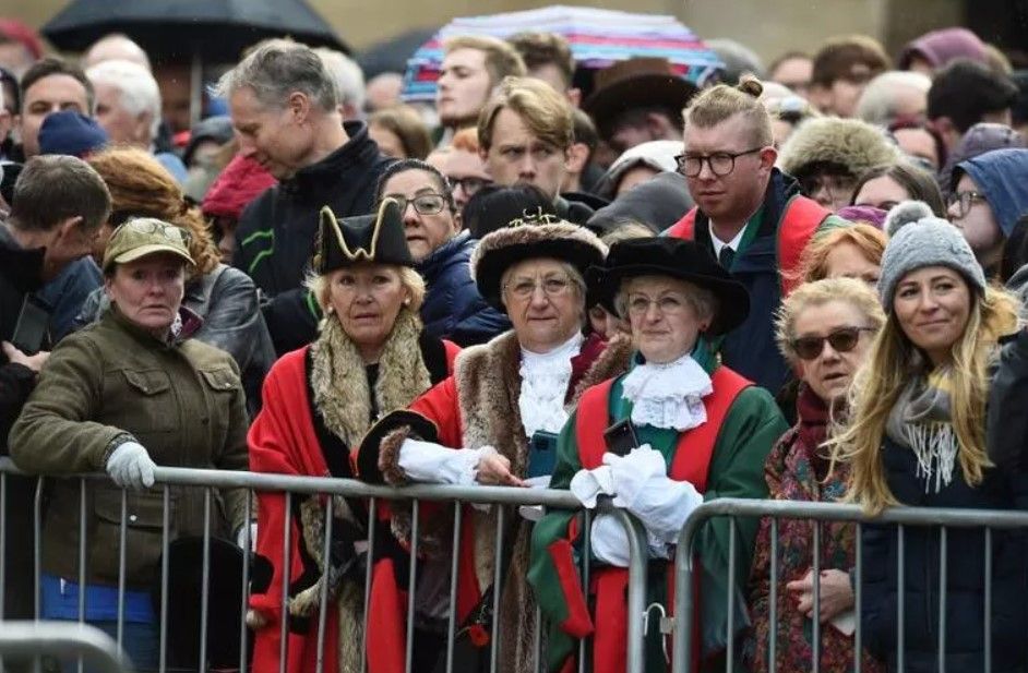 Kral Charles’a yumurtalı saldırı! 6