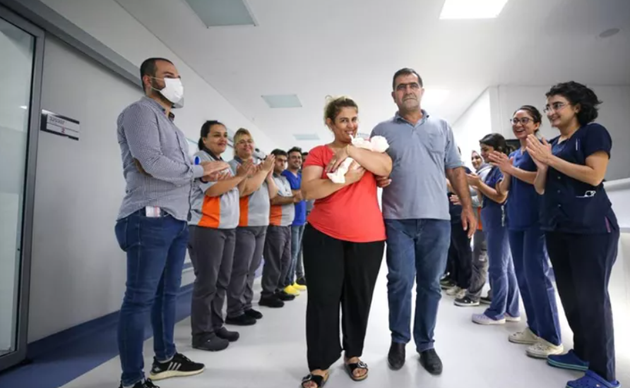 Yaşam şansı yüzde 1`in bile altındaydı: 600 gramlık 'parmak bebekten sevindirici haber 15