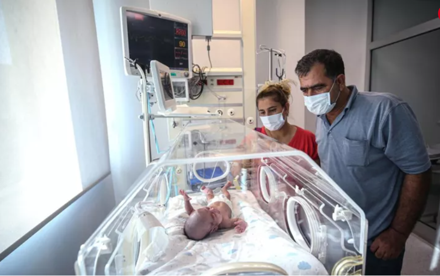 Yaşam şansı yüzde 1`in bile altındaydı: 600 gramlık 'parmak bebekten sevindirici haber 5