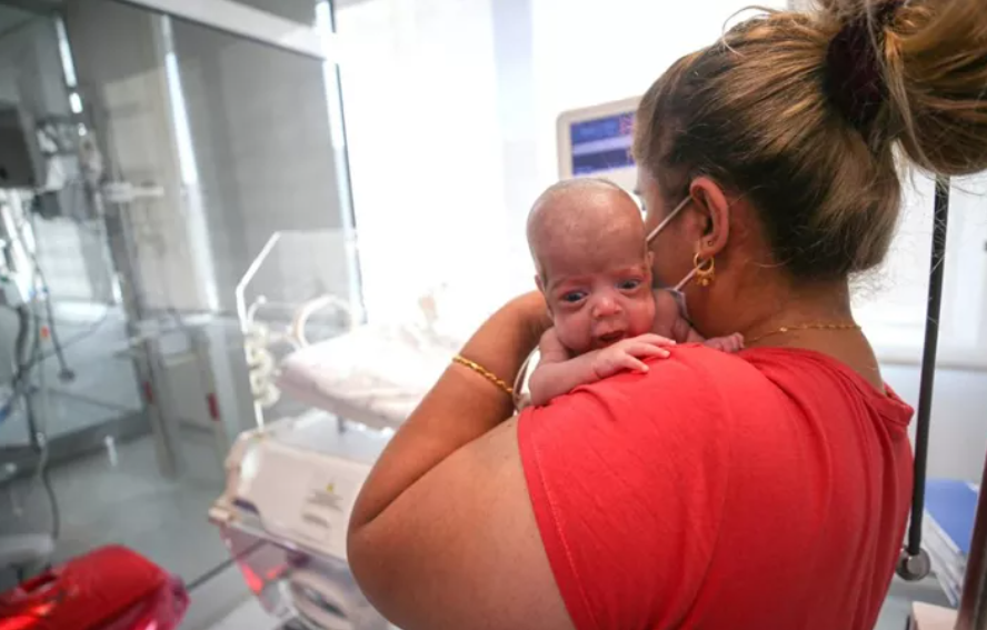 Yaşam şansı yüzde 1`in bile altındaydı: 600 gramlık 'parmak bebekten sevindirici haber 6