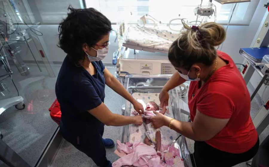 Yaşam şansı yüzde 1`in bile altındaydı: 600 gramlık 'parmak bebekten sevindirici haber 7