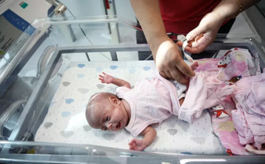 Yaşam şansı yüzde 1`in bile altındaydı: 600 gramlık 'parmak bebekten sevindirici haber 8
