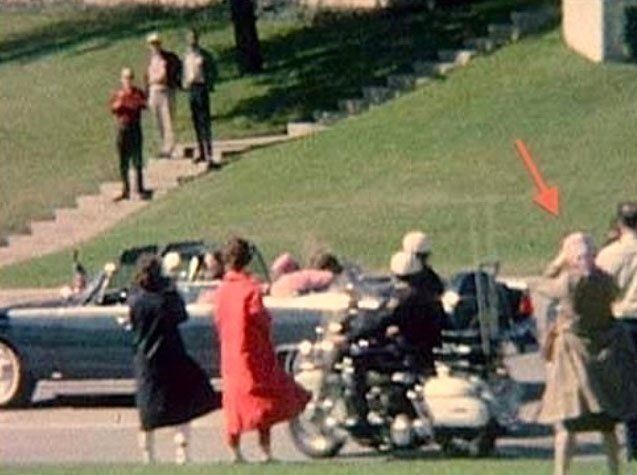 Dünya bu fotoğrafı konuşuyor! 80 yıl önce çekilen bu kareye kimse açıklama yapamıyor 23