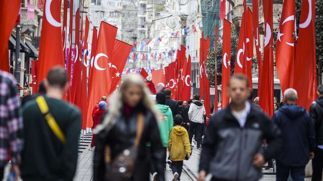 Teröre 'İstiklal' yanıtı: Cadde bayraklarla donatıldı 10