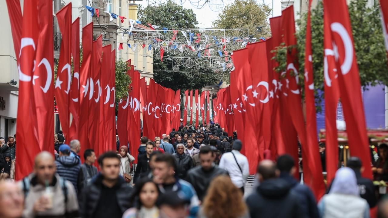 Teröre 'İstiklal' yanıtı: Cadde bayraklarla donatıldı 11