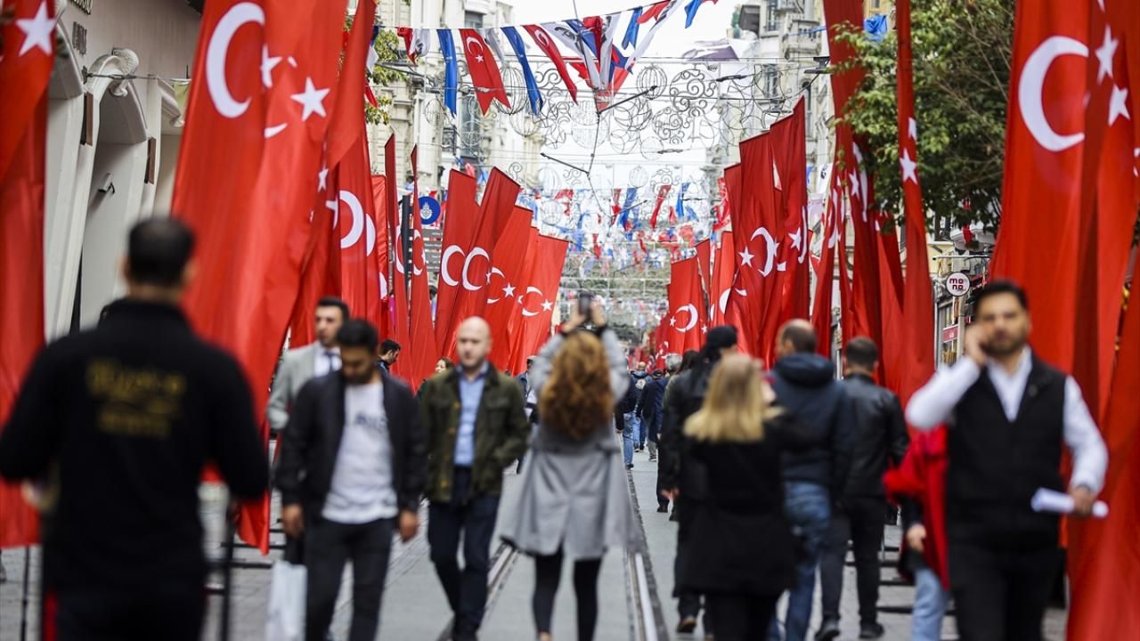 Teröre 'İstiklal' yanıtı: Cadde bayraklarla donatıldı 12