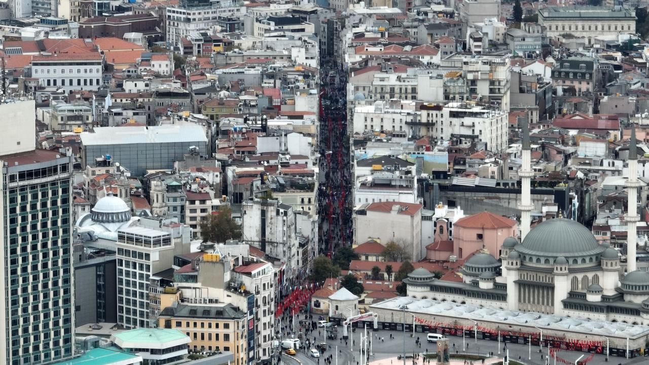 Teröre 'İstiklal' yanıtı: Cadde bayraklarla donatıldı 14