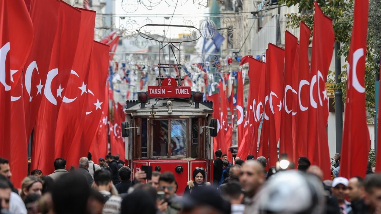 Teröre 'İstiklal' yanıtı: Cadde bayraklarla donatıldı 2