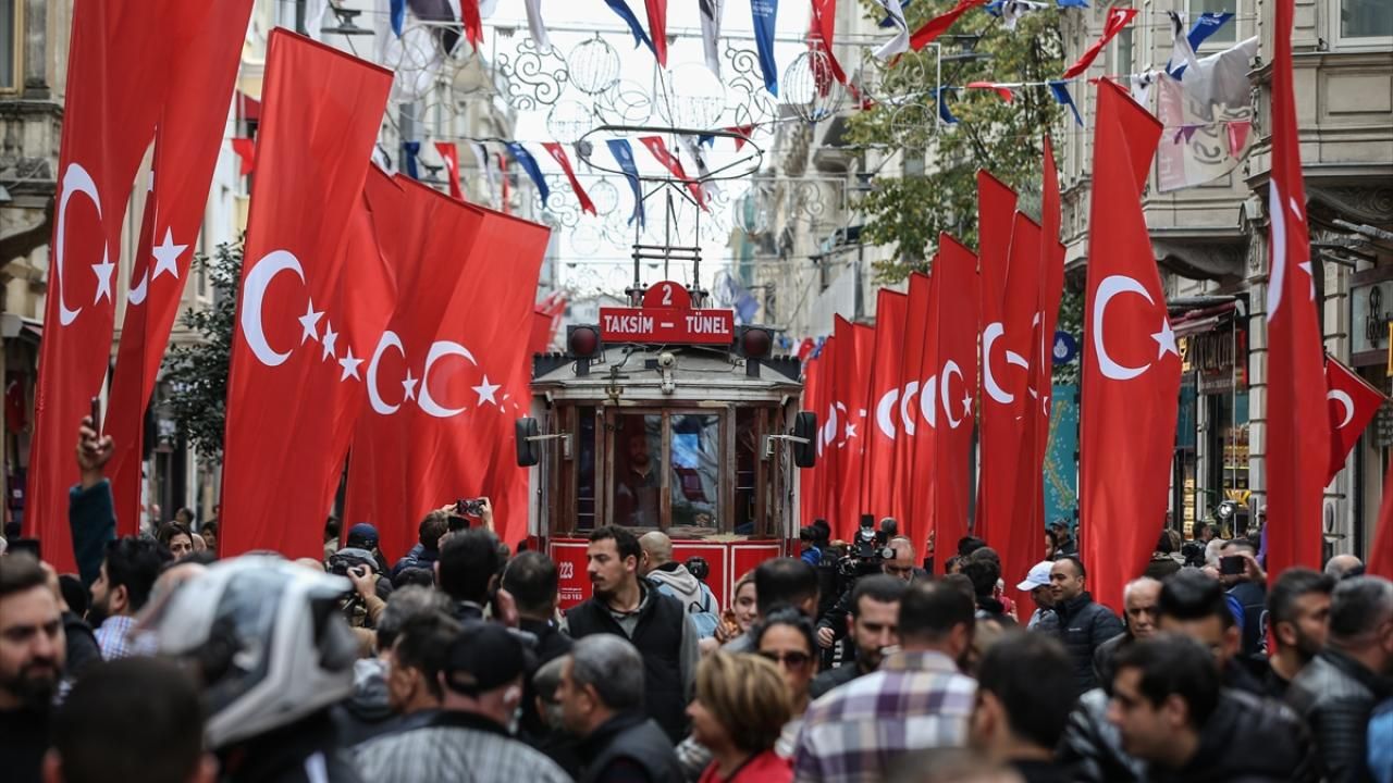 Teröre 'İstiklal' yanıtı: Cadde bayraklarla donatıldı 3