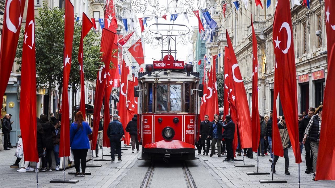 Teröre 'İstiklal' yanıtı: Cadde bayraklarla donatıldı 5