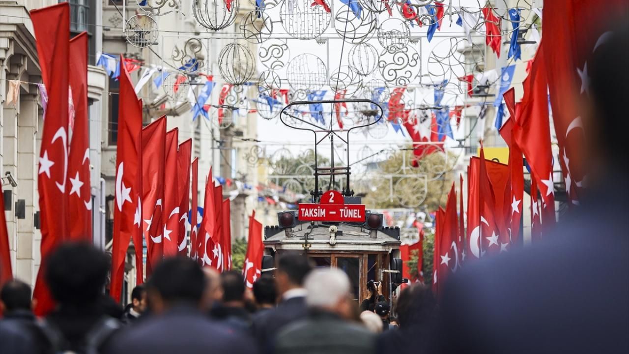 Teröre 'İstiklal' yanıtı: Cadde bayraklarla donatıldı 8