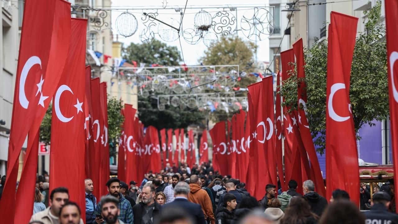 Teröre 'İstiklal' yanıtı: Cadde bayraklarla donatıldı 9