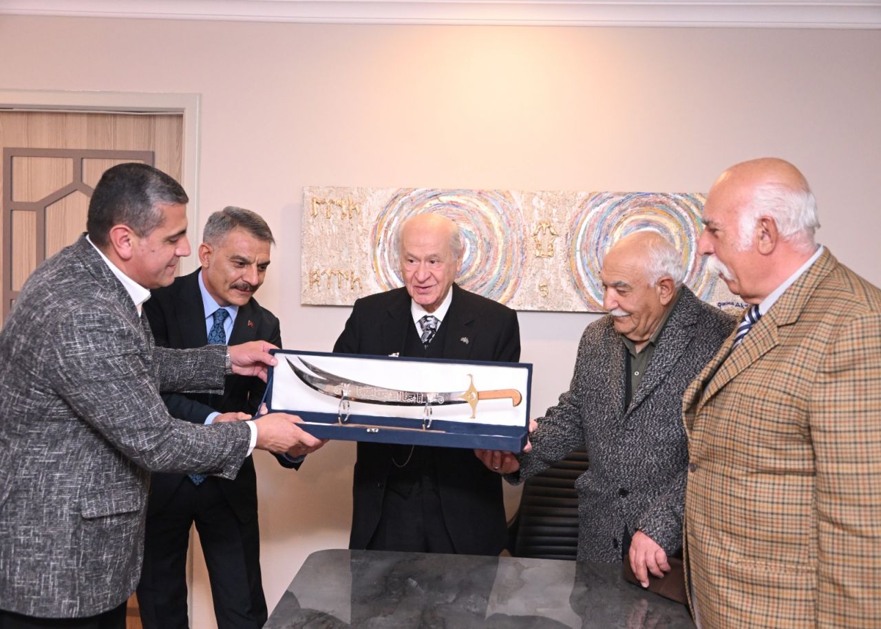 MHP Lideri Bahçeli'ye, Elazığ mitingi öncesi anlamlı ziyaret 3