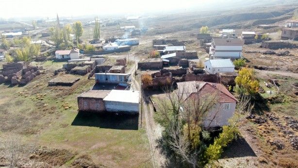 Nereye gitse kimse inanmıyor! Yaşıtları gezerken bakın o ne yapıyor 6