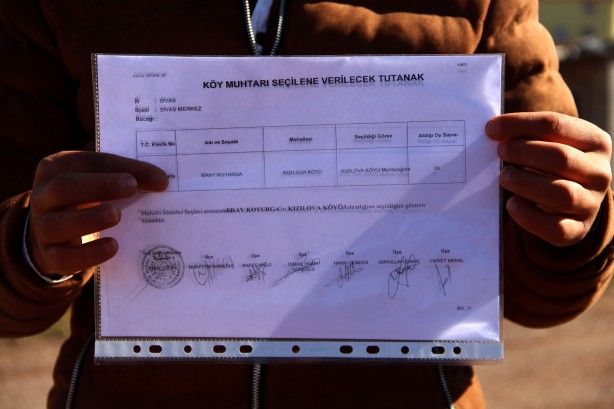 Nereye gitse kimse inanmıyor! Yaşıtları gezerken bakın o ne yapıyor 5