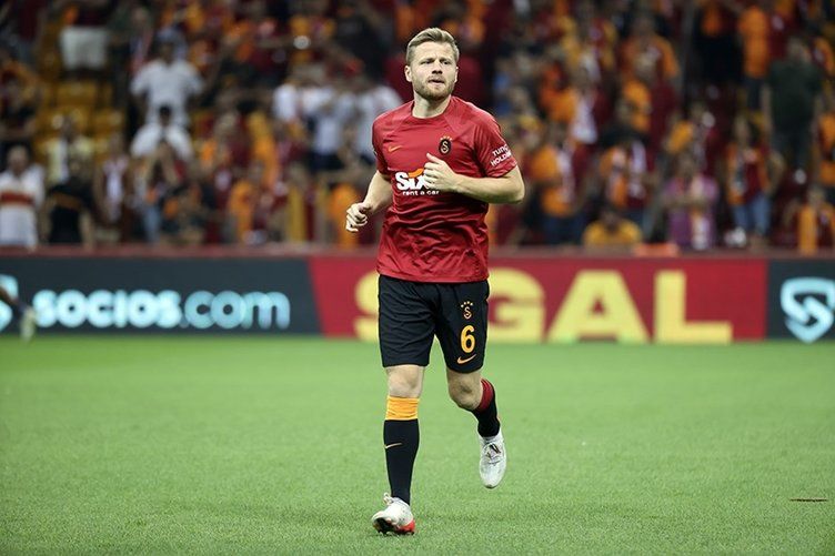 Galatasaray'da büyük transfer operasyonu: 5 isim gidiyor, 3 yıldız geliyor... 10