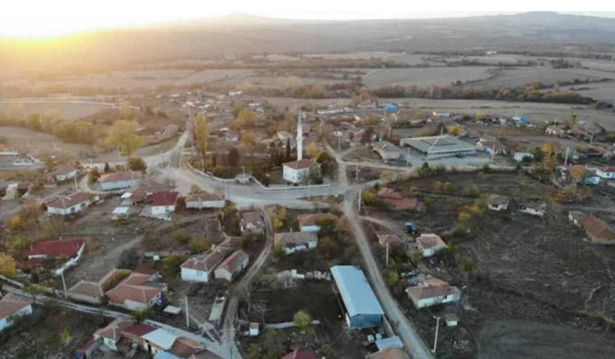 Bu köyde boş ev yok! Ülkenin dört bir yanından akın ediyorlar: Nedeni ise... 5