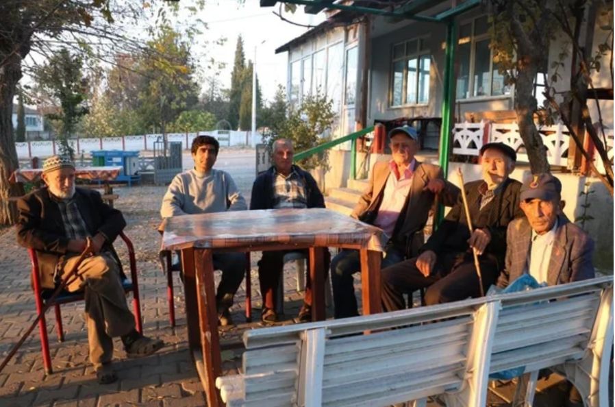 Bu köyde boş ev yok! Ülkenin dört bir yanından akın ediyorlar: Nedeni ise... 6