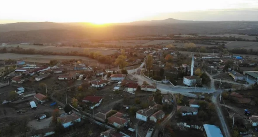 Bu köyde boş ev yok! Ülkenin dört bir yanından akın ediyorlar: Nedeni ise... 8