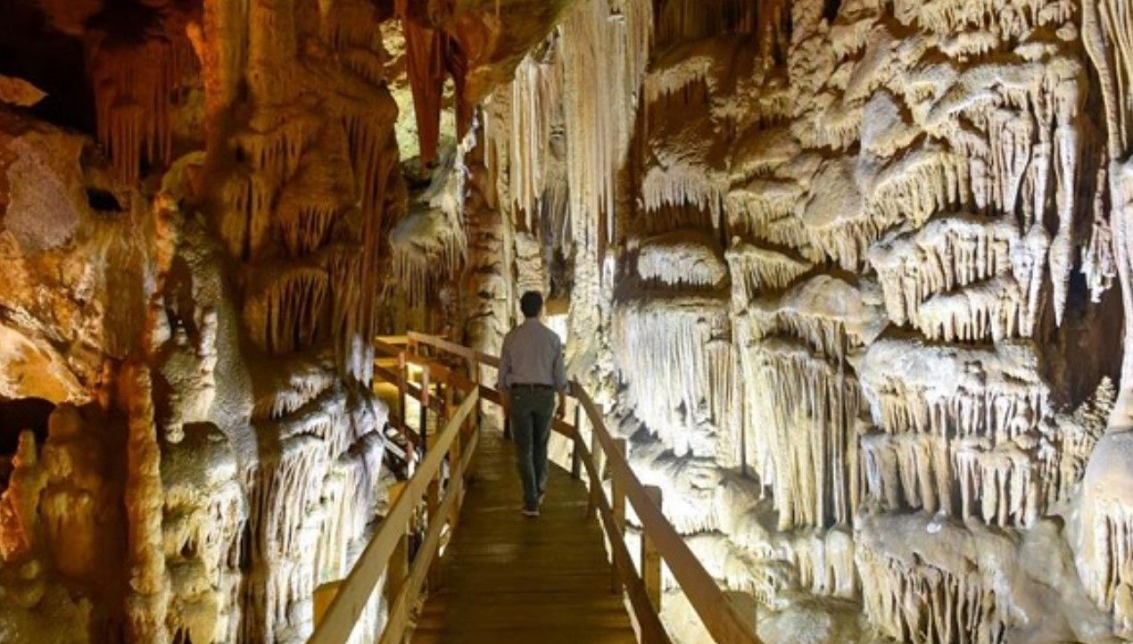 Her yıl binlerce kişi ziyaret ediyor! Bu saray 150 milyon yılda oluştu 1