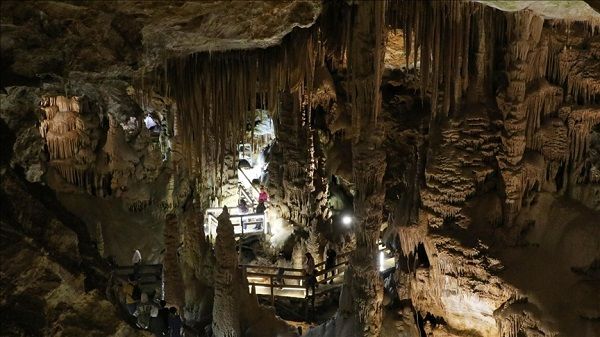 Her yıl binlerce kişi ziyaret ediyor! Bu saray 150 milyon yılda oluştu 6
