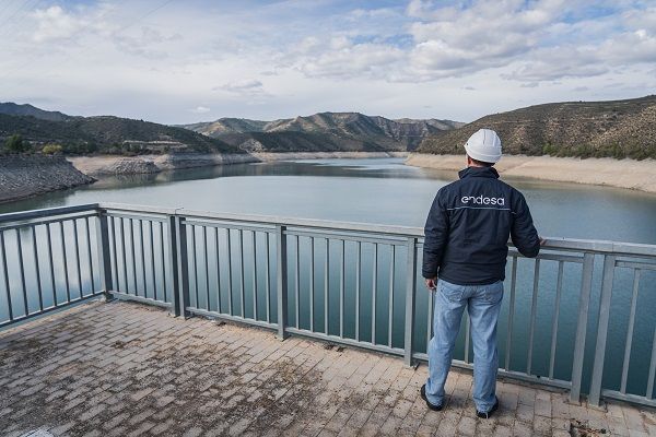 Avrupa kuraklıkla boğuşuyor! Hidroelektrik santralinin kapısına kilit vuruldu 8