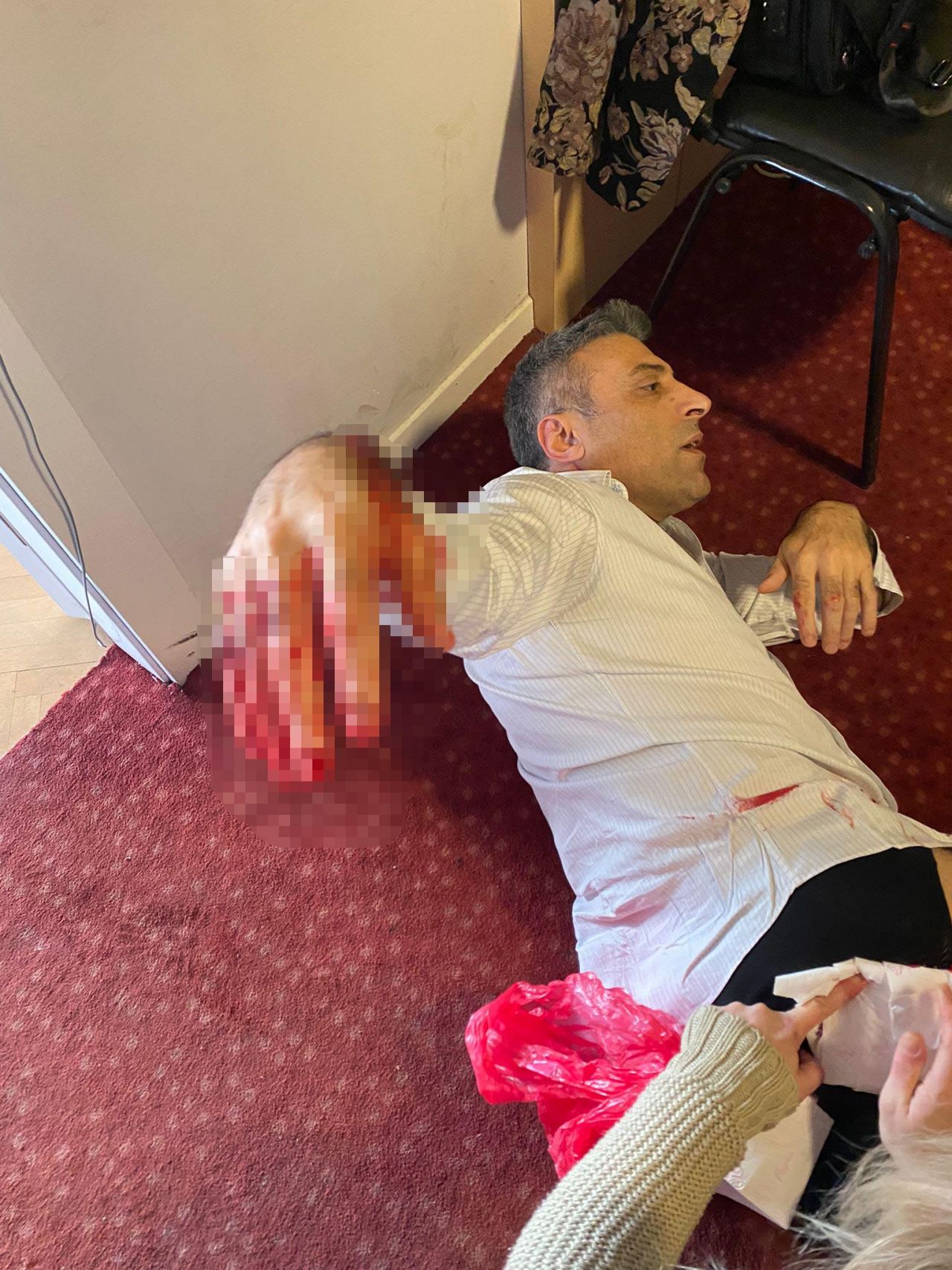 Öztürk Yılmaz'a bıçaklı saldırı! İşte ilk görüntüler 6