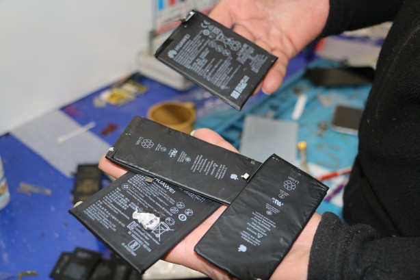 Telefonlarınızı sakın gece şarjda bırakmayın! Uzman isimden hayati uyarı geldi 4