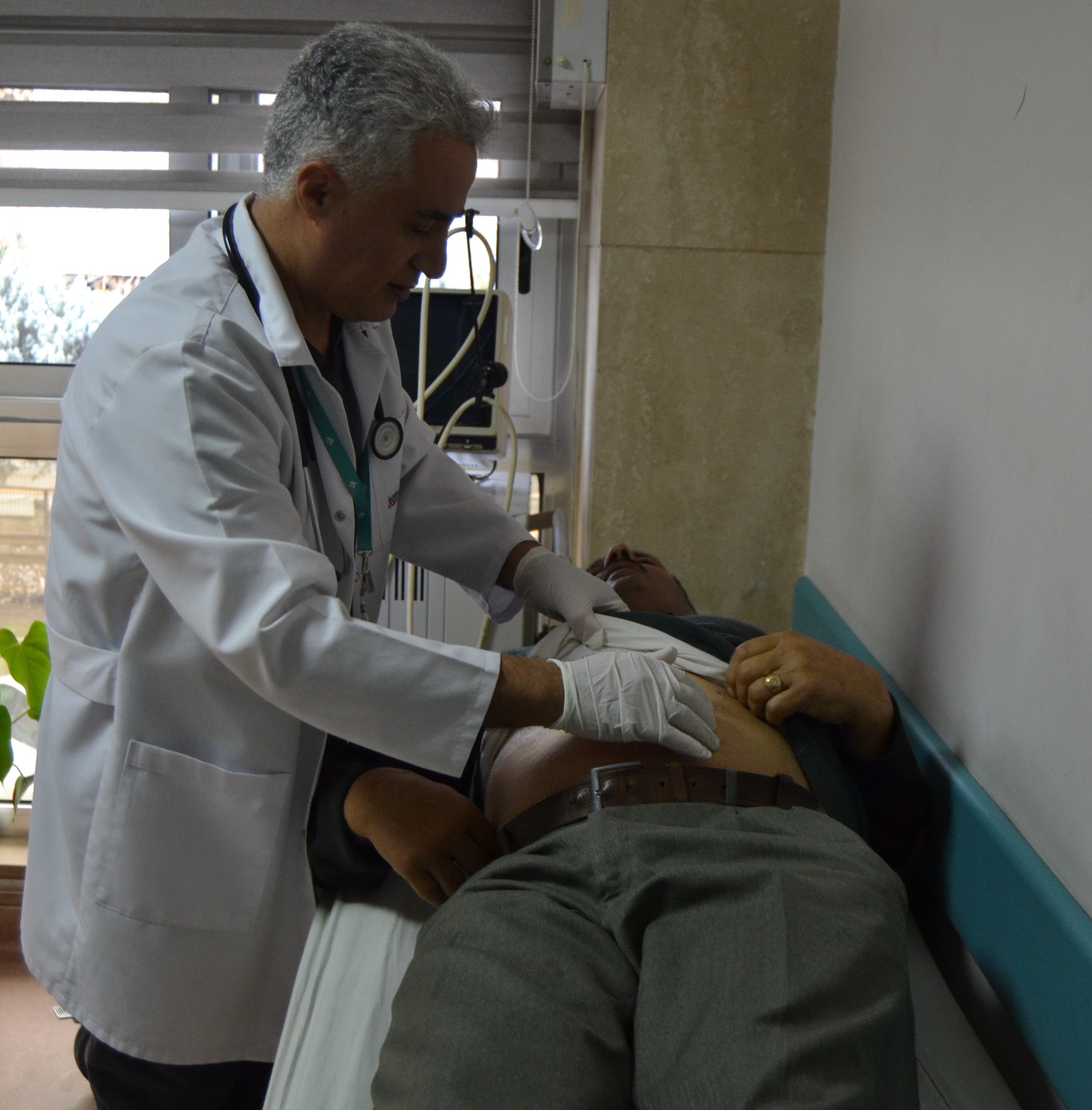 Şiddetli karın ağrısı şikayetiyle gitti! 4 bin 536 tane çıkarıldı 3