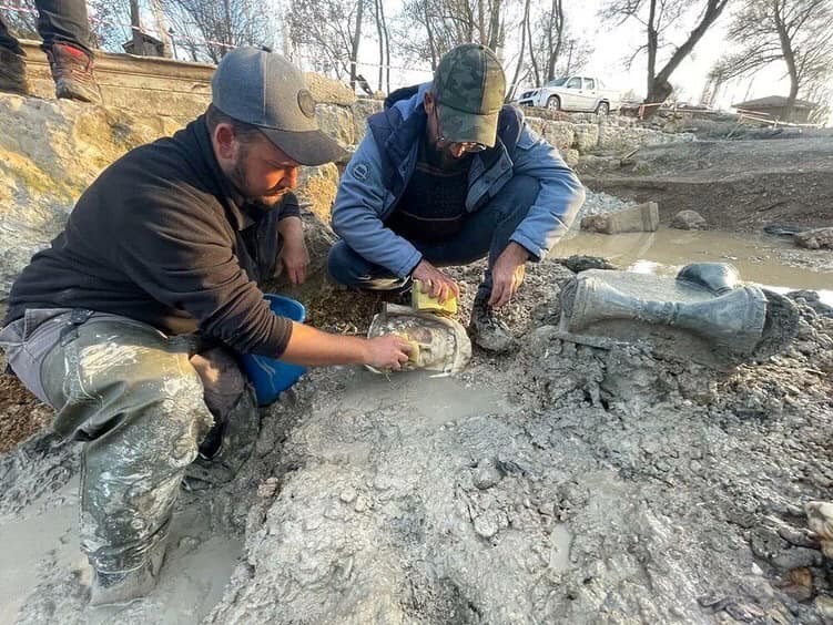 Kütahya'da kazı çalışmalarında bulundu! Apar topar korumaya alındı, herkes şaşkın 3