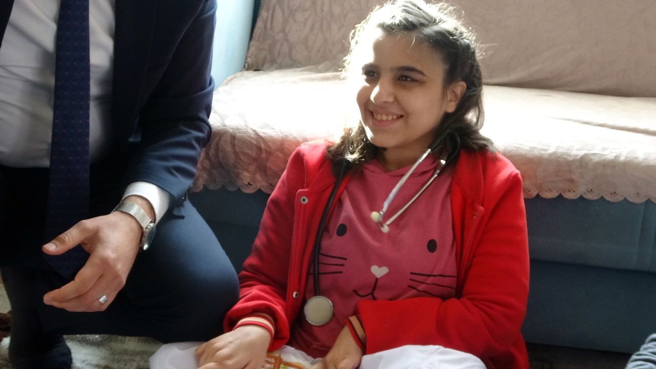 Hayalleri gerçek oldu! Evlerine astronot geldi 3