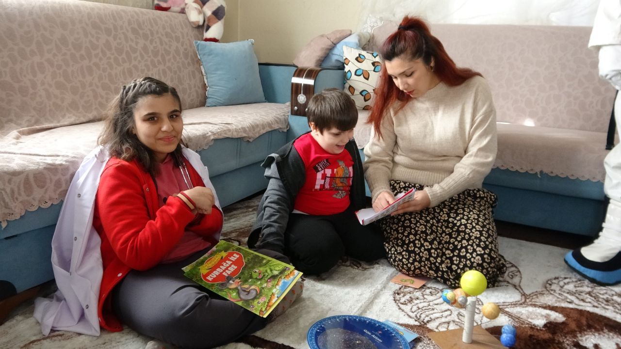 Hayalleri gerçek oldu! Evlerine astronot geldi 4