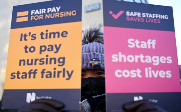 İngiltere'de 106 yıl sonra bir ilk! Binlerce randevu iptal ediliyor 3