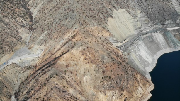 Buradan araba geçmiyor Tünelin içindekileri görünce şaşkına döneceksiniz 3