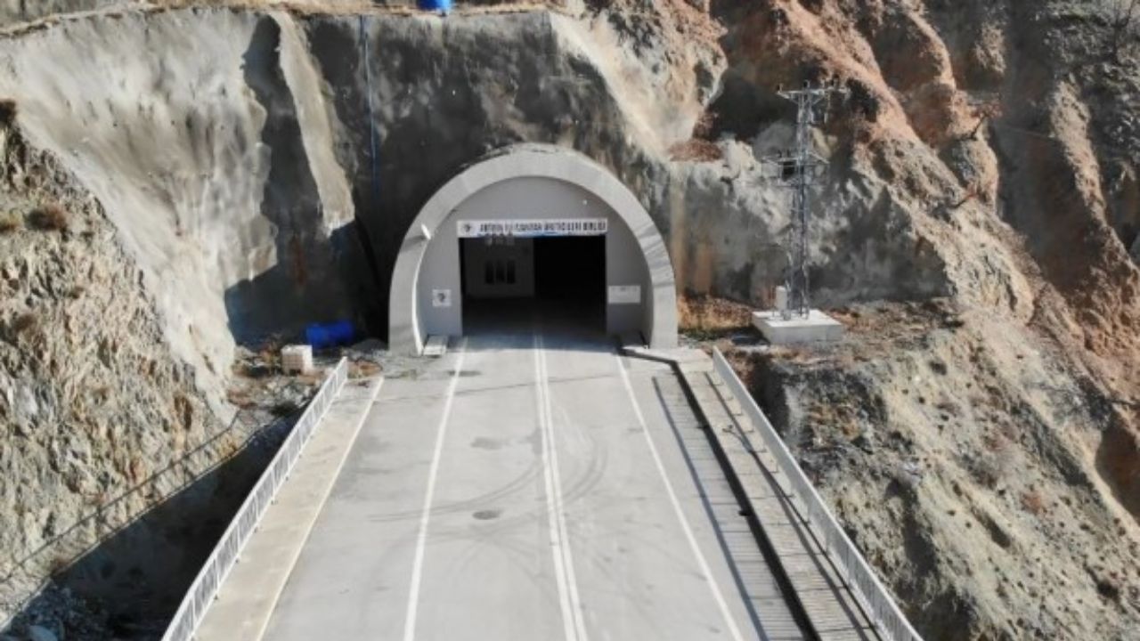 Buradan araba geçmiyor Tünelin içindekileri görünce şaşkına döneceksiniz 1