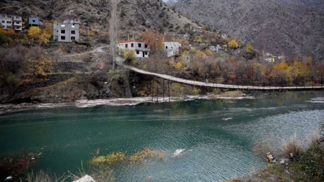 Yusufeli yükselmeye devam ediyor! Asma köprü de tarih oldu 2