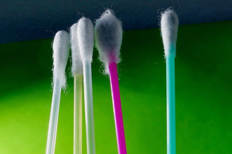 Herkes aynı hatayı yapıyor! Kulak temizlerken bunu yapmak yüz felci sebebi 9