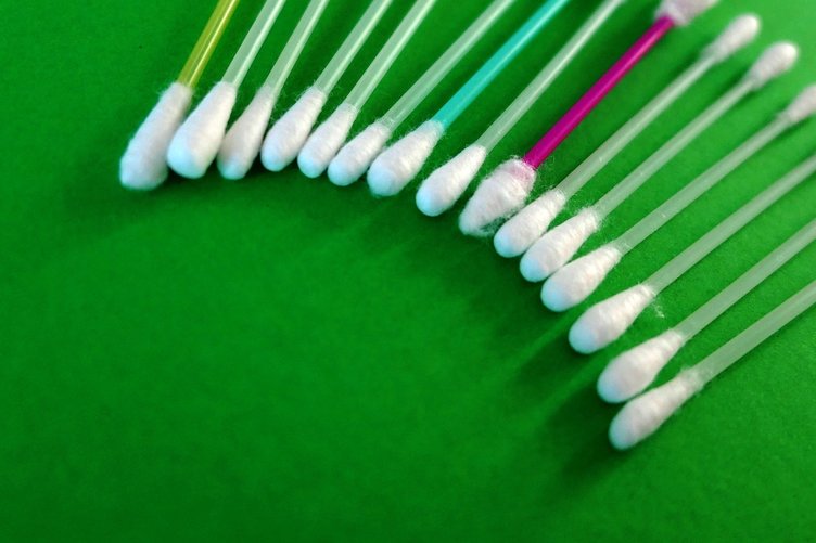 Herkes aynı hatayı yapıyor! Kulak temizlerken bunu yapmak yüz felci sebebi 7