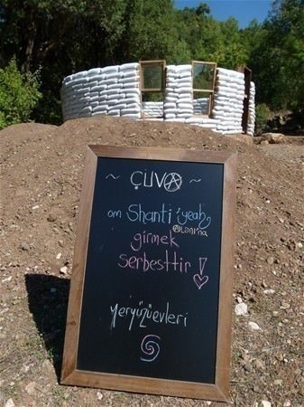 Kül, keçi kılı, çamur ve arpa samanı... Akademisyenin evi hayran bıraktı 32