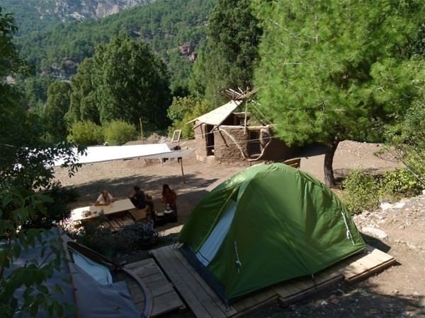 Kül, keçi kılı, çamur ve arpa samanı... Akademisyenin evi hayran bıraktı 25