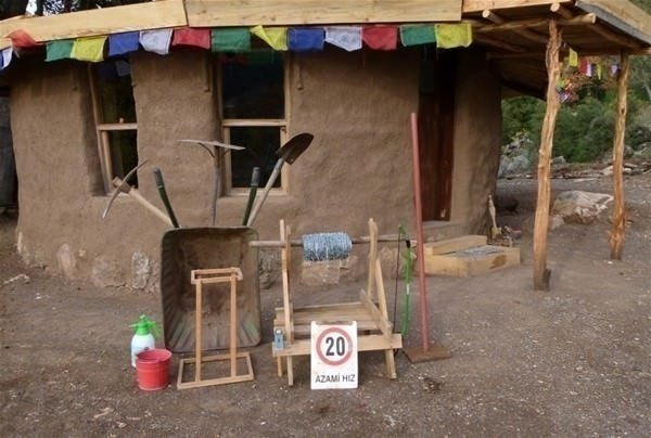 Kül, keçi kılı, çamur ve arpa samanı... Akademisyenin evi hayran bıraktı 5
