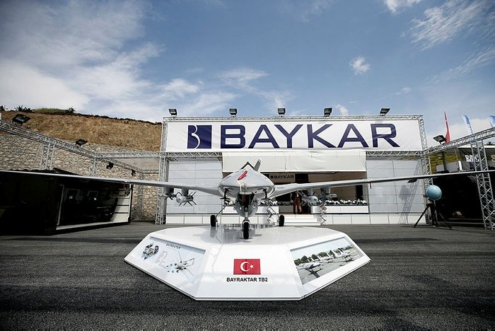 Tarihi fotoğraf ortaya çıktı! Bayraktar kardeşler, 2009 yılında Erdoğan'a İHA'ları böyle anlatmış 6