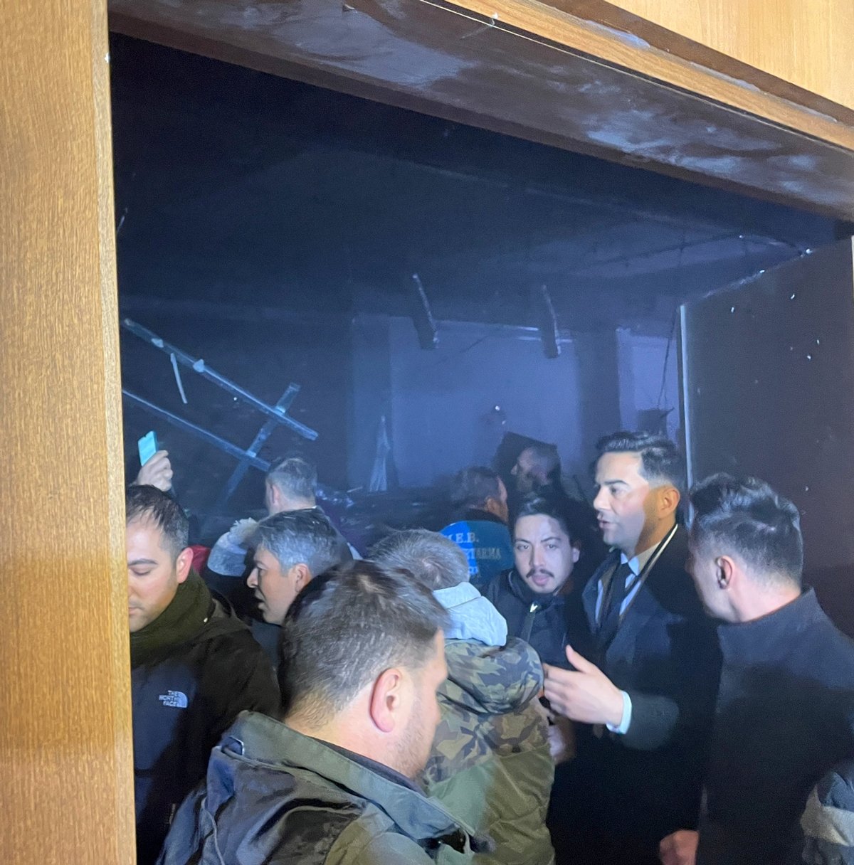 Kars Sarıkamış'ta otelin tavanı çöktü! Onlarca yaralı 4