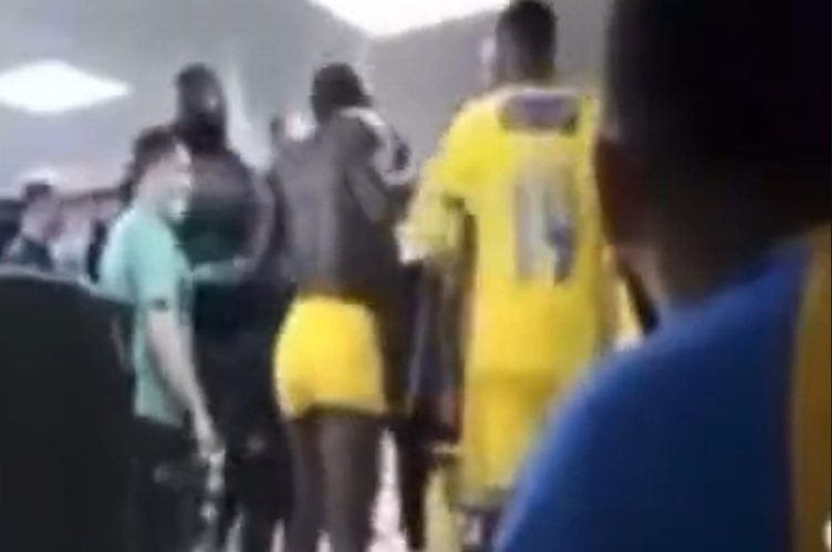 Ronaldo'nun yeni takımında büyük kavga! Soyunma odasında Aboubakar'dan Anderson Talisca'ya saldırı... 11