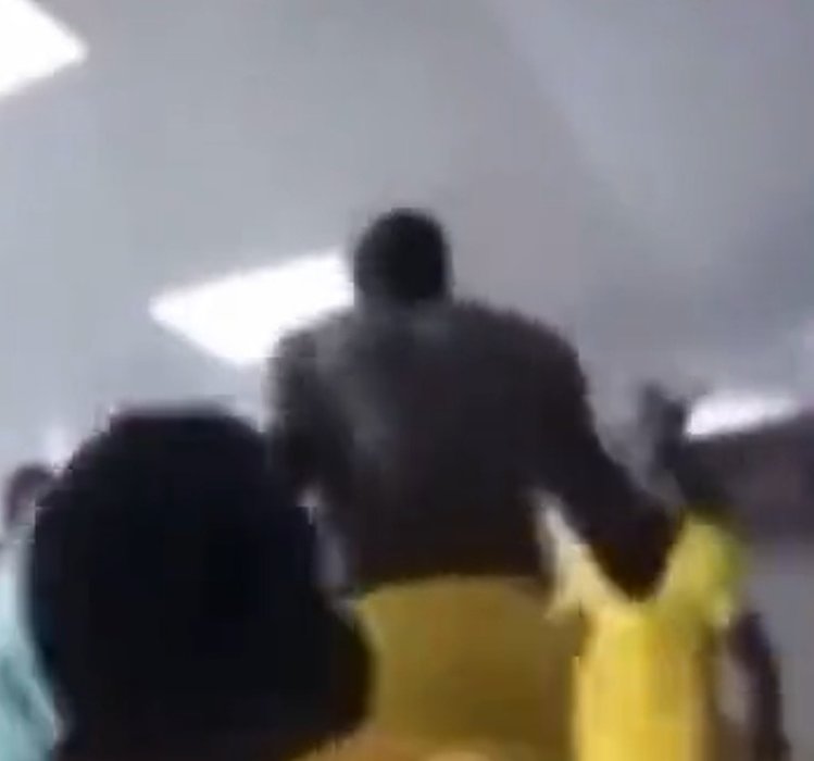 Ronaldo'nun yeni takımında büyük kavga! Soyunma odasında Aboubakar'dan Anderson Talisca'ya saldırı... 8