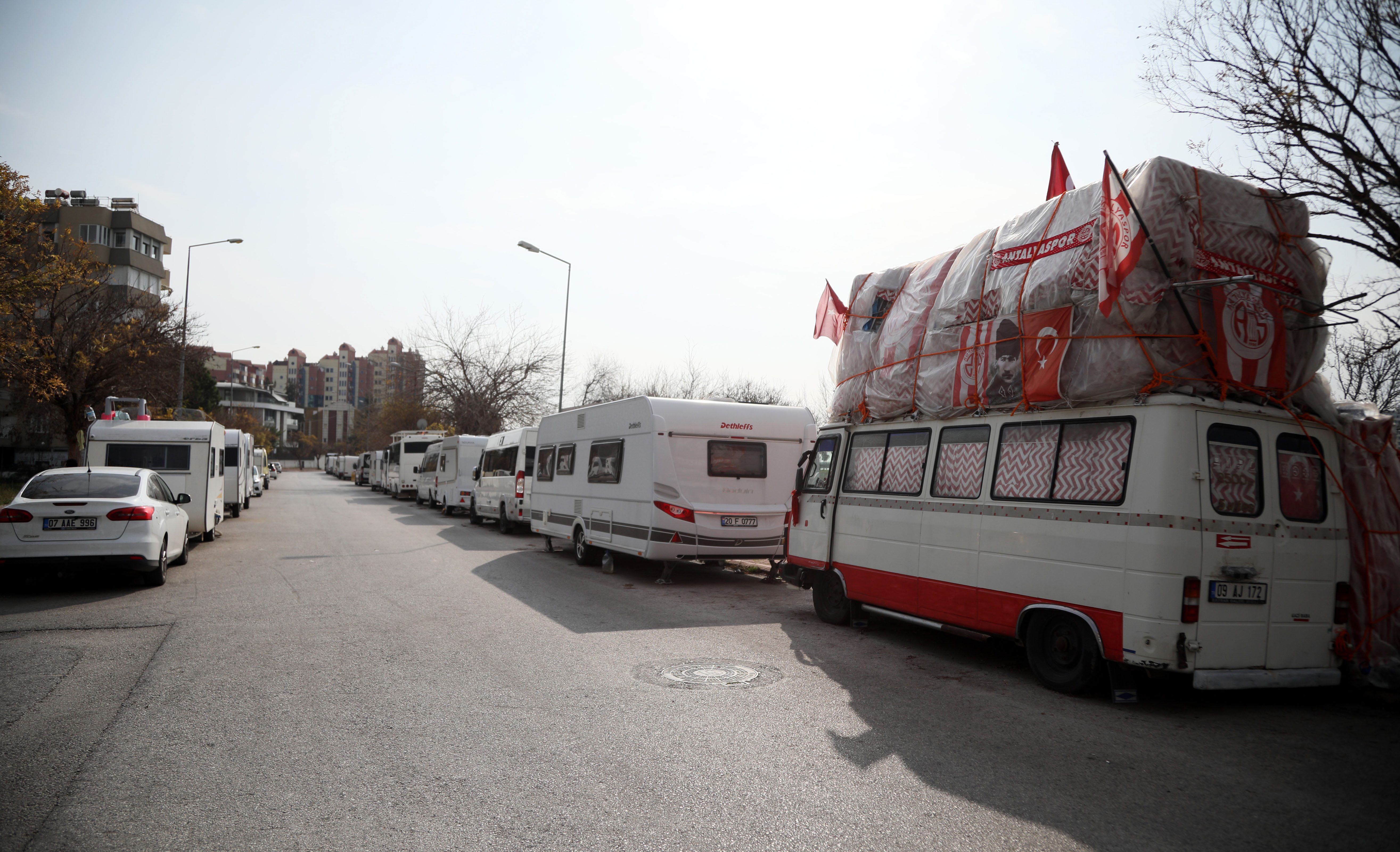 Antalya'da ‘mahalleli-karavancı’ kavgası: İsyan ettiler 7