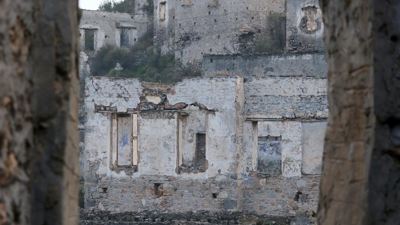 Kendisi "hayalet" ama ekonomisi "canlı" 14